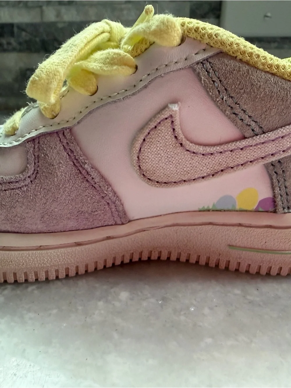 Nike Air Force 1- LV8 Easter Edition .